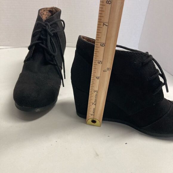 MANHATTAN Collection Black faux suede Wedge booties Size 6 - Picture 6 of 12